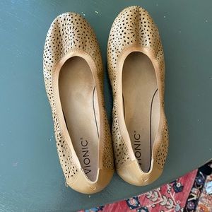 Vionic flats!!